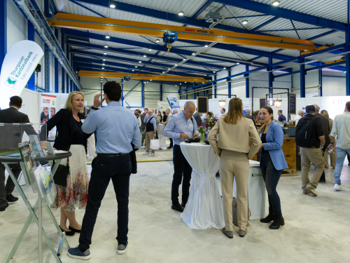 Blick in die Innovationsmesse mit 77 Ausstellenden